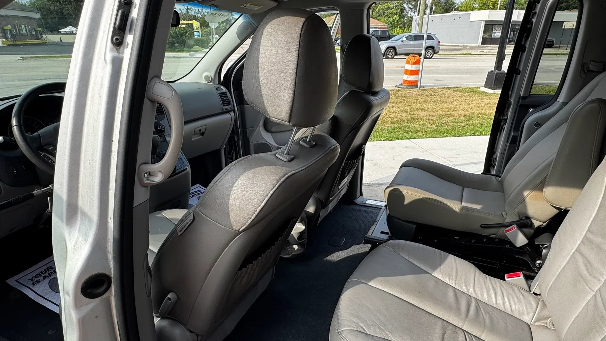 Used 2012 Kia Sedona EX w/ Luxury Pkg FWD image 19