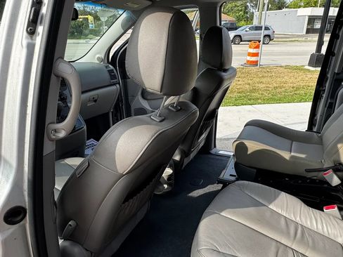 Used 2012 Kia Sedona EX w/ Luxury Pkg FWD image 19