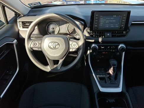 Used 2019 Toyota RAV4 LE AWD/4WD image 12