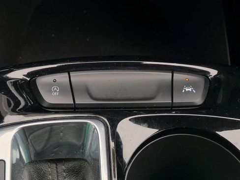 Used 2025 Chevrolet Trax LT w/ LT Convenience Package FWD image 23