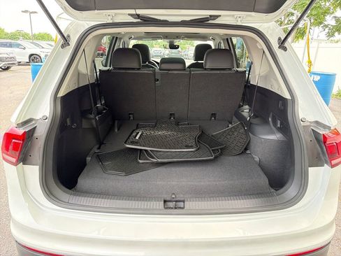 Used 2023 Volkswagen Tiguan SE w/ Panoramic Sunroof Package FWD image 28