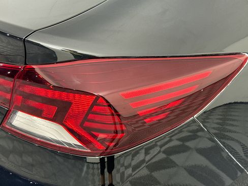 Used 2019 Hyundai Elantra SEL image 32