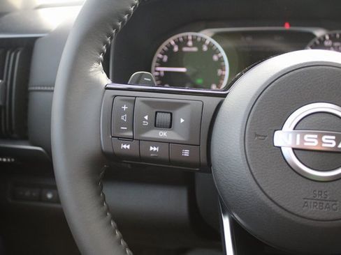 New 2025 Nissan Pathfinder SL image 10