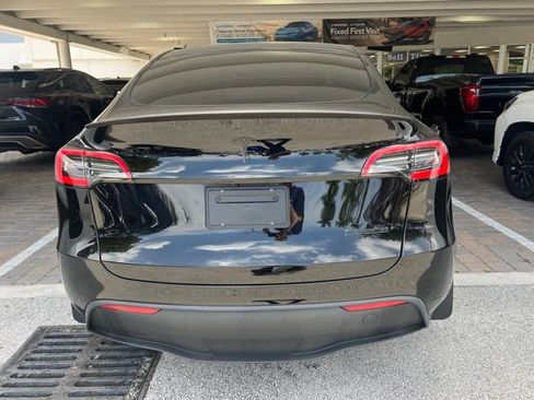 Used 2024 Tesla Model Y Performance AWD/4WD image 10