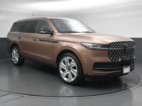 Certified 2025 Lincoln Navigator Black Label AWD/4WD image 1