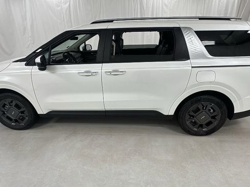 New 2026 Kia Carnival EX FWD image 6