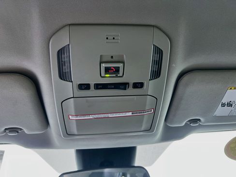 Used 2022 Toyota Highlander L FWD image 20