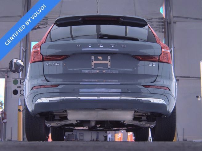Used 2023 Volvo XC60 B5 Ultimate w/ Protection Package Premier FWD image 12