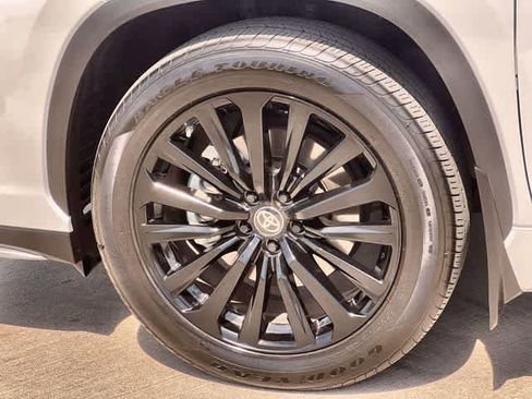Used 2023 Toyota Highlander XSE image 9