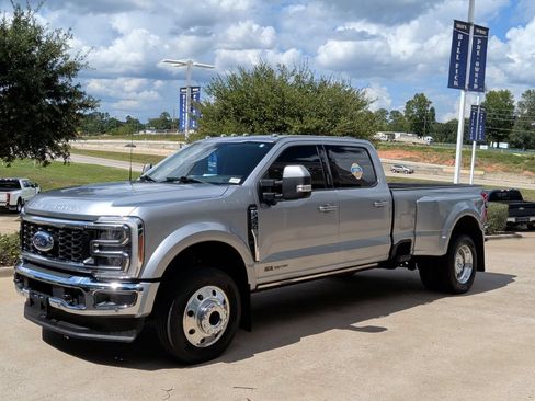 Certified 2023 Ford F450 Lariat w/ Lariat Ultimate Package AWD/4WD image 7