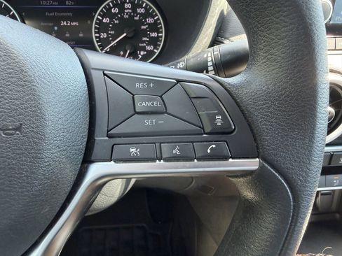 Used 2024 Nissan Sentra SV FWD image 23
