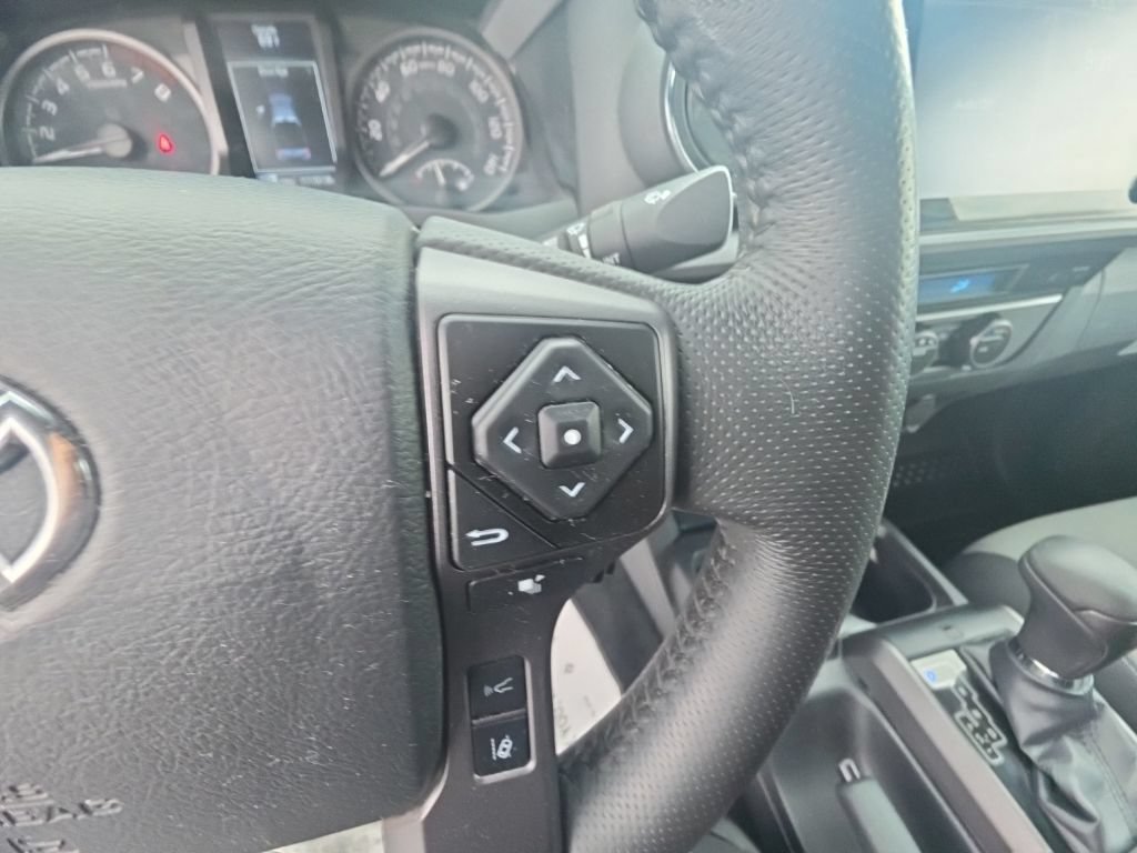 Used 2022 Toyota Tacoma TRD Sport AWD/4WD image 16