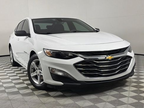 Used 2022 Chevrolet Malibu LS image 2