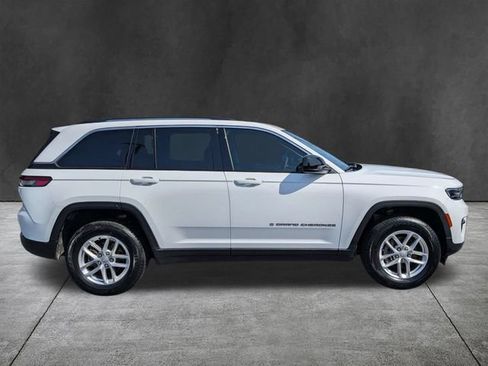 Used 2023 Jeep Grand Cherokee Laredo w/ Trailer Tow Prep Group (B) RWD image 4