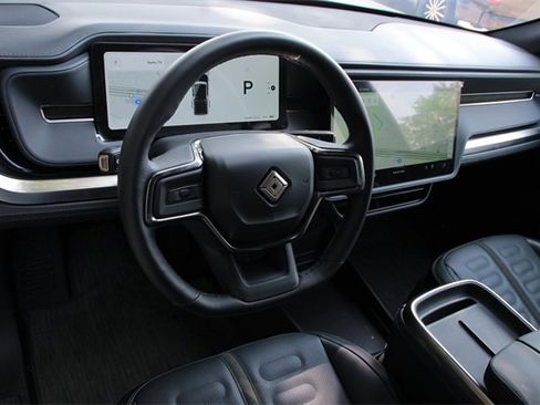 Used 2025 Rivian R1T Adventure image 9