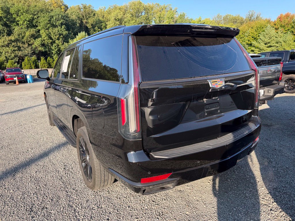 Used 2023 Cadillac Escalade ESV Premium Luxury AWD/4WD image 5