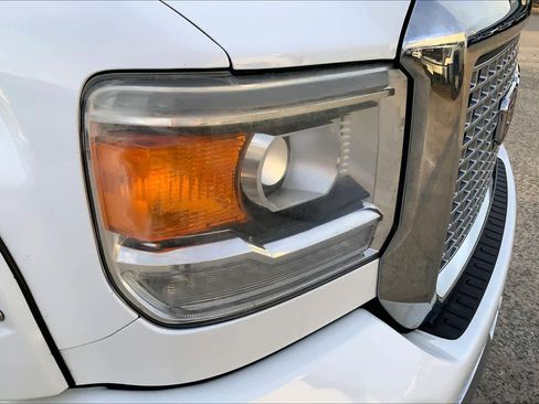 Used 2015 GMC Sierra 2500 Denali w/ Duramax Plus Package image 25