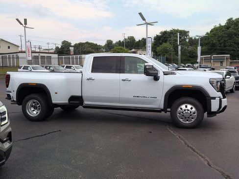 New 2026 GMC Sierra 3500 Denali Ultimate w/ LPO, Black Badging Package AWD/4WD image 4