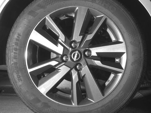 Used 2025 Nissan Versa SV FWD image 15