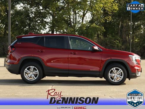 Used 2024 GMC Terrain SLE image 8