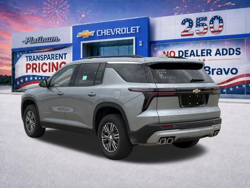 Used 2026 Chevrolet Traverse LT w/ Driver Confidence Package FWD image 5