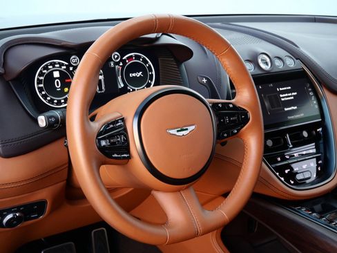 Used 2021 Aston Martin DBX image 11