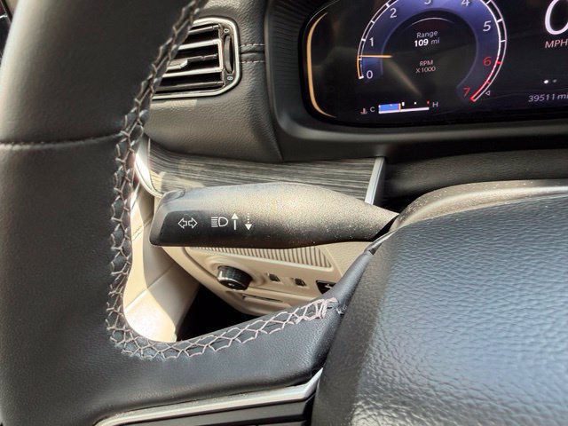 Used 2022 Jeep Wagoneer Series II AWD/4WD image 38