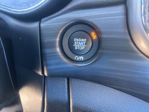 Used 2021 Jeep Grand Cherokee Laredo image 40