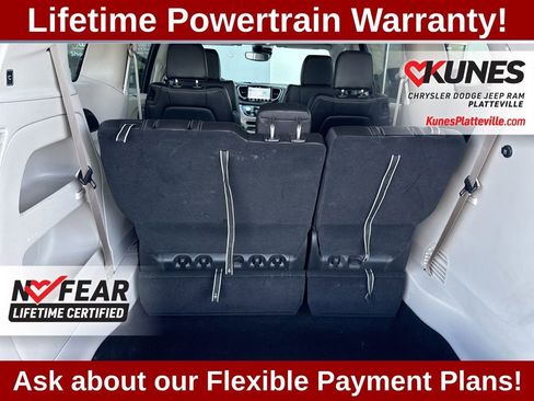 Used 2023 Chrysler Pacifica Touring-L image 25