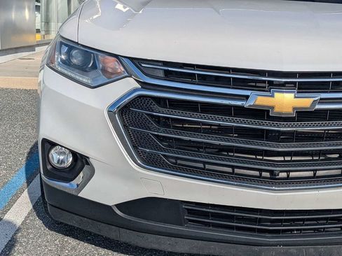 Used 2018 Chevrolet Traverse LT FWD image 9
