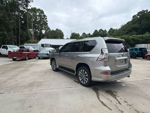 Used 2023 Lexus GX 460 Luxury w/ Accessory Package AWD/4WD image 14