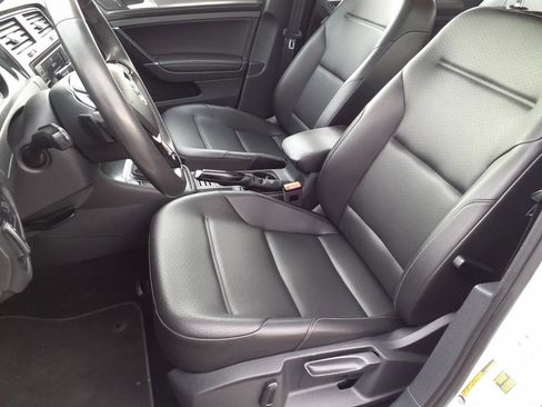 Used 2021 Volkswagen Golf 4-Door image 11