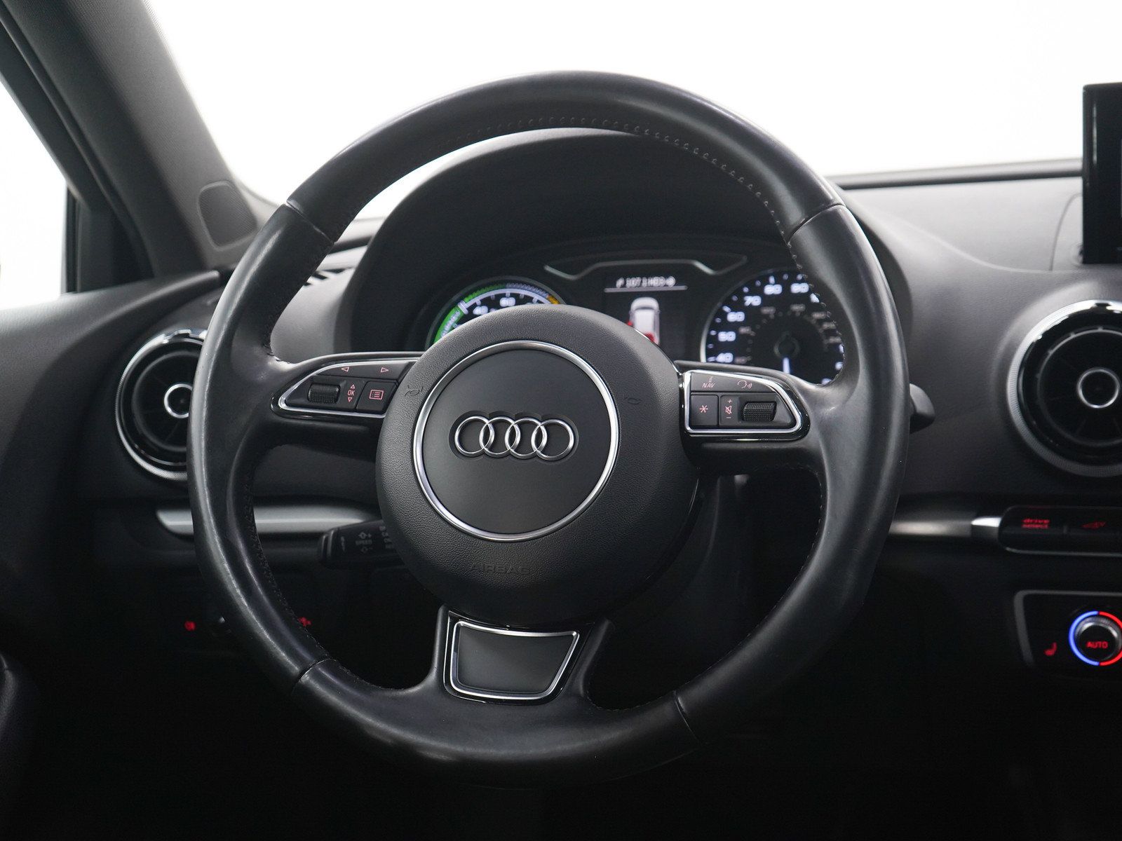 Used 2016 Audi A3 e-tron Premium w/ Audi MMI Navigation Plus FWD image 15