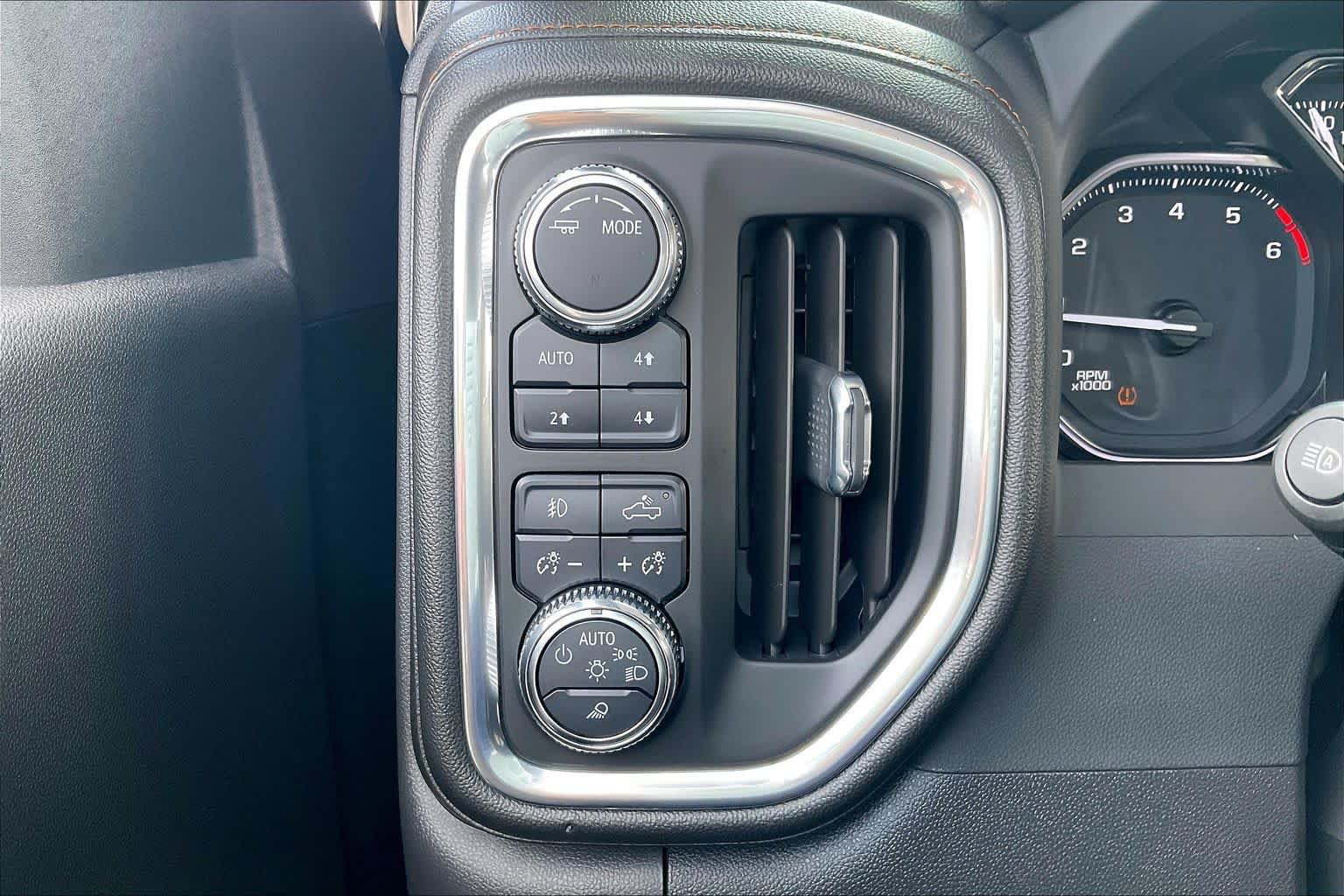 Used 2022 GMC Sierra 1500 AT4 w/ AT4 Premium Package AWD/4WD image 15
