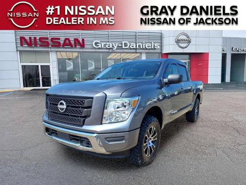 Used 2024 Nissan Titan SV AWD/4WD image 3