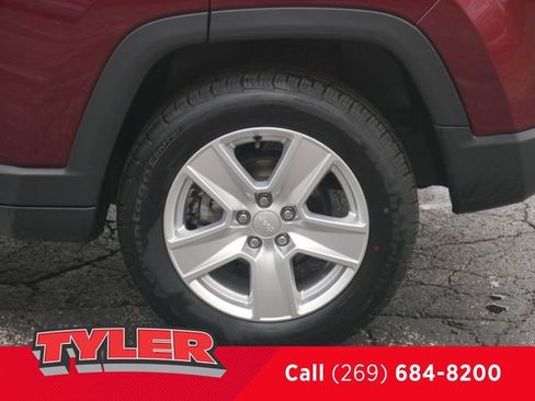 Used 2022 Jeep Compass Latitude AWD/4WD image 43