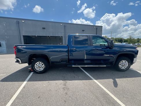 Used 2023 Chevrolet Silverado 2500 LT AWD/4WD image 2