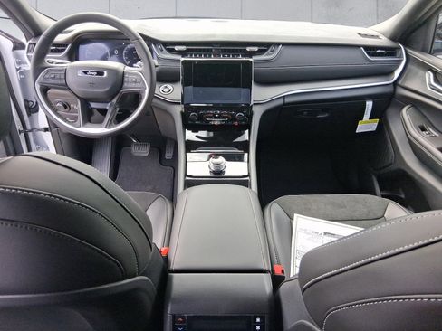 New 2025 Jeep Grand Cherokee L Altitude image 11