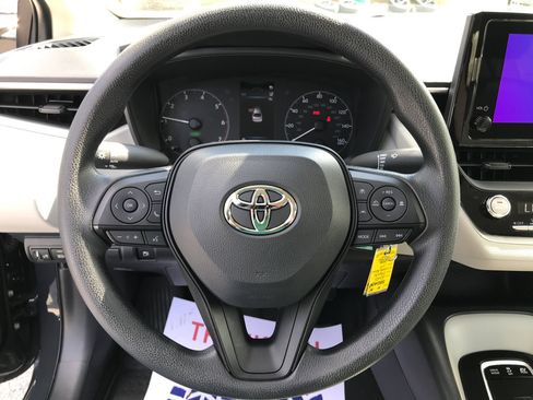 Used 2025 Toyota Corolla LE image 14