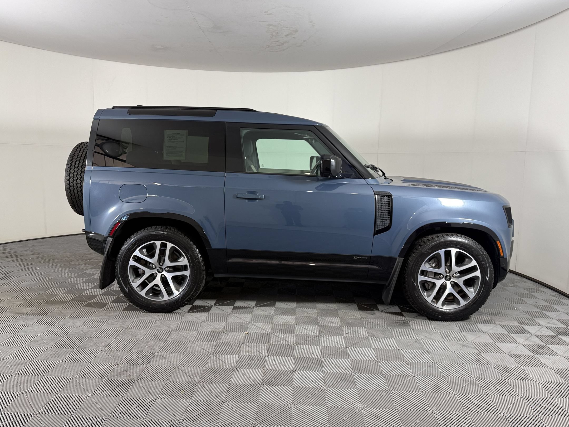 Used 2021 Land Rover Defender 90 X-Dynamic S AWD/4WD image 8