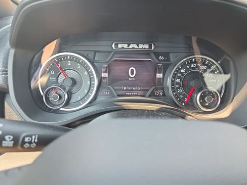 Used 2024 RAM 1500 Laramie AWD/4WD image 7
