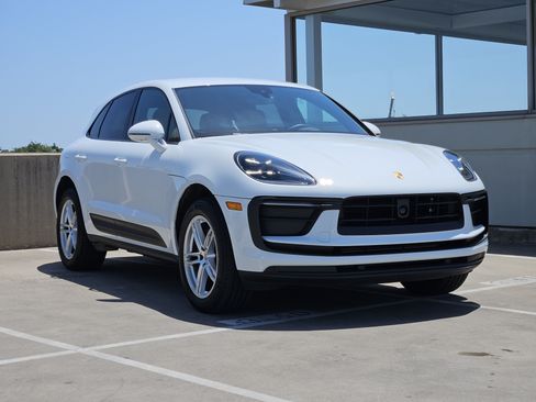 Certified 2026 Porsche Macan AWD/4WD image 10