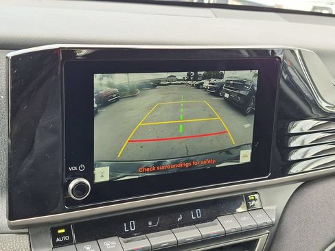 Used 2025 Toyota Camry Hybrid FWD image 18