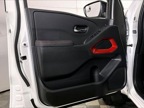 Used 2024 Nissan Frontier PRO-4X w/ Off-Road Protection Package image 23