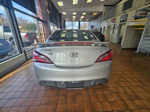 Used 2013 Hyundai Genesis 3.8 image 4