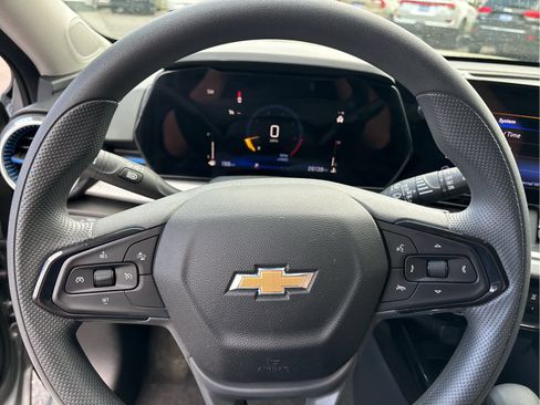 Certified 2025 Chevrolet Trax LT FWD image 10