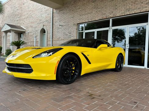 Used 2019 Chevrolet Corvette Stingray Coupe w/ 1LT RWD image 2