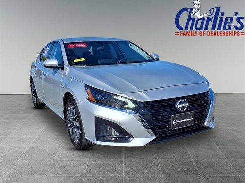 Certified 2024 Nissan Altima 2.5 SV w/ SV Premium Package image 3