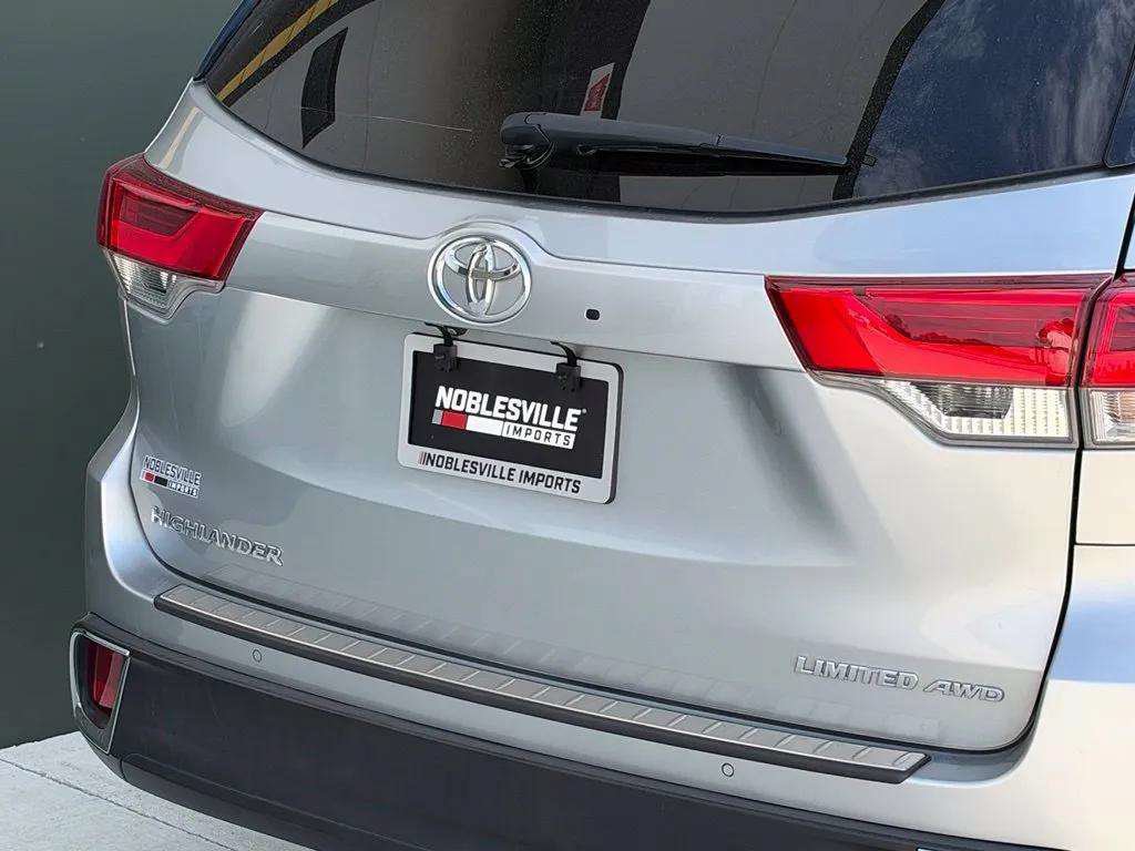 Used 2018 Toyota Highlander Limited AWD/4WD image 39