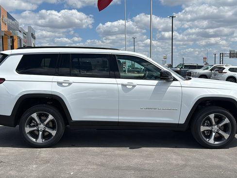 New 2026 Jeep Grand Cherokee L Limited w/ Luxury Tech Group II RWD image 4